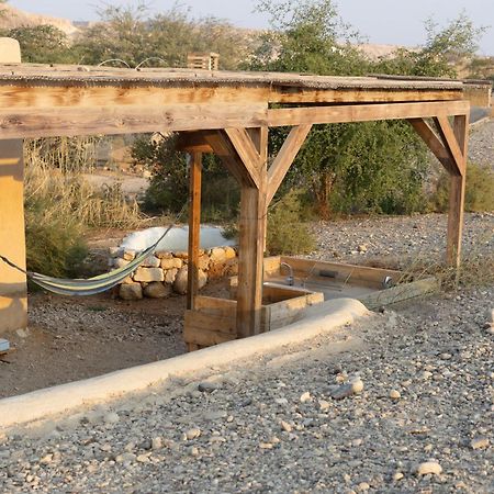 Desert Days Mud Cabin'S Resort Tzukim Bagian luar foto