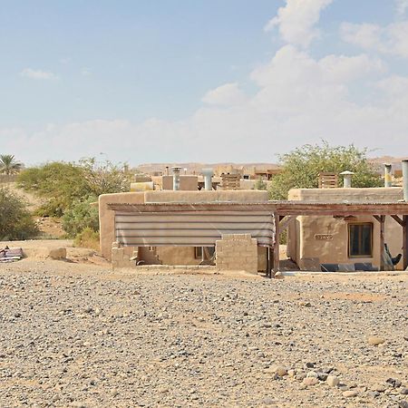 Desert Days Mud Cabin'S Resort Tzukim Bagian luar foto