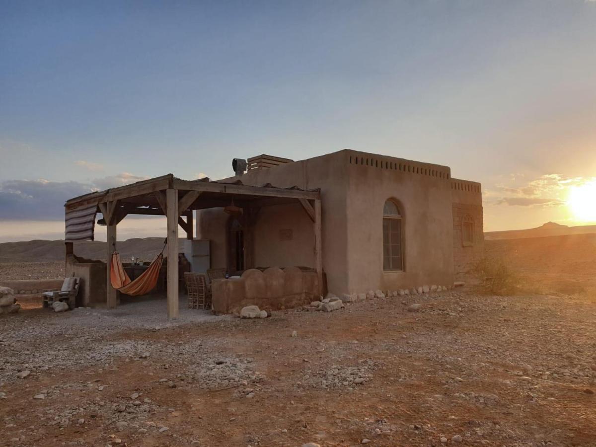 Desert Days Mud Cabin'S Resort Tzukim Bagian luar foto