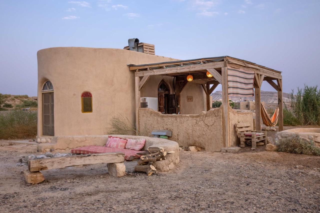 Desert Days Mud Cabin'S Resort Tzukim Bagian luar foto