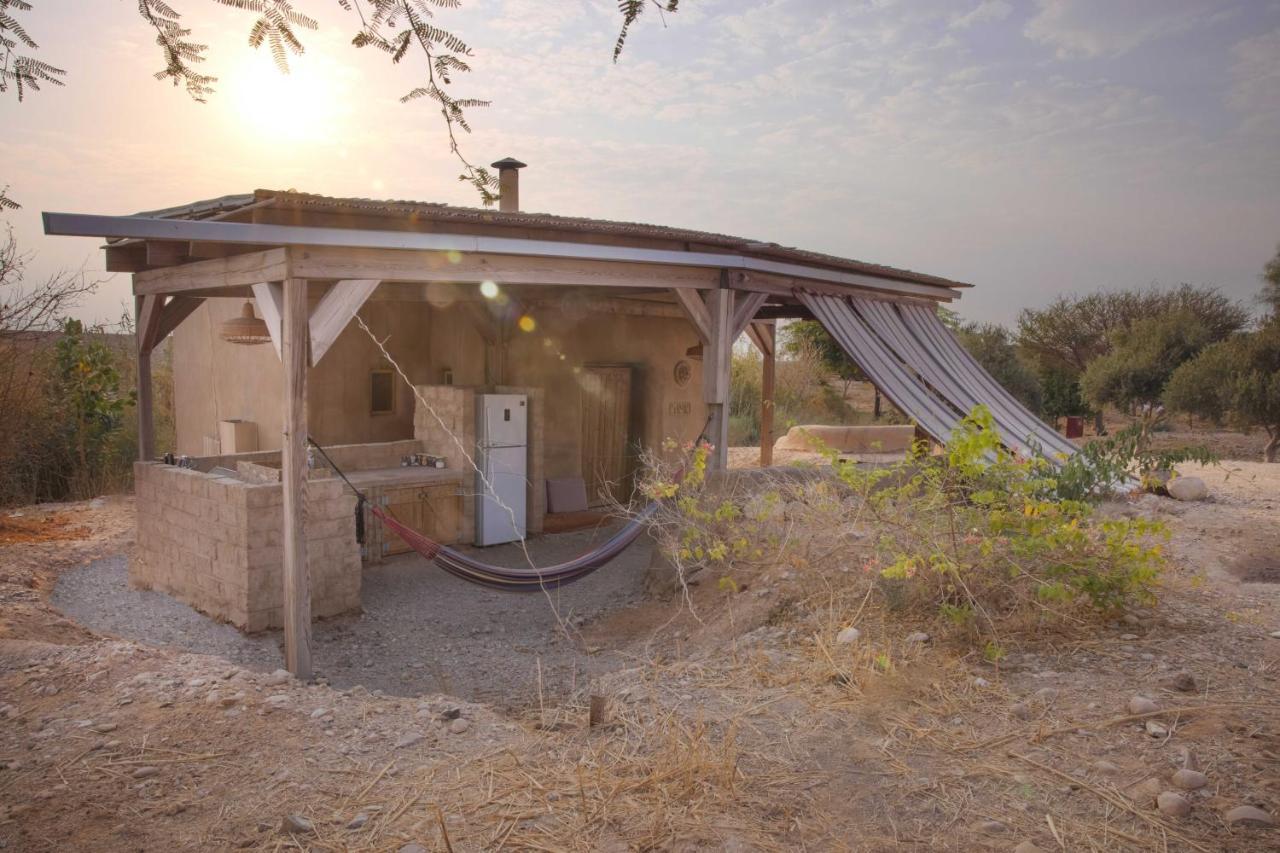 Desert Days Mud Cabin'S Resort Tzukim Bagian luar foto