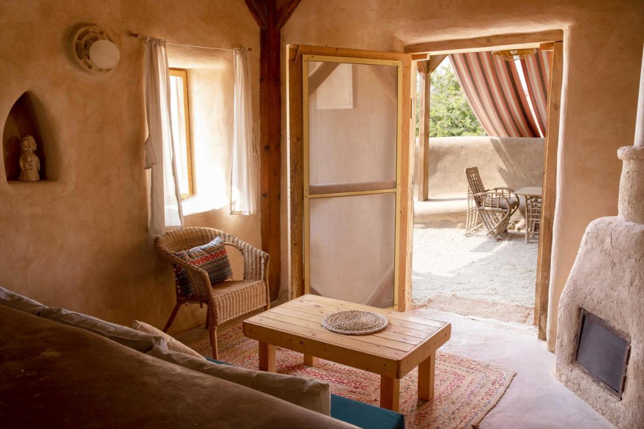 Desert Days Mud Cabin'S Resort Tzukim Bagian luar foto