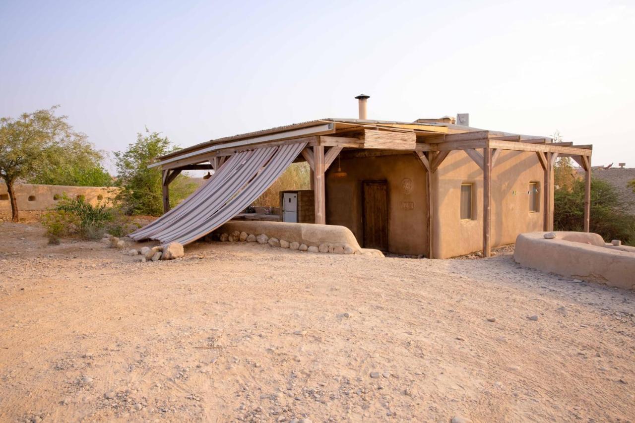 Desert Days Mud Cabin'S Resort Tzukim Bagian luar foto