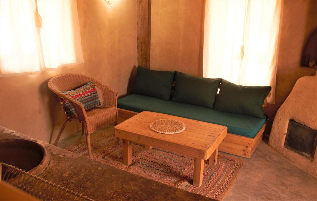 Desert Days Mud Cabin'S Resort Tzukim Bagian luar foto