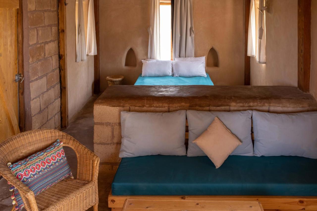 Desert Days Mud Cabin'S Resort Tzukim Bagian luar foto