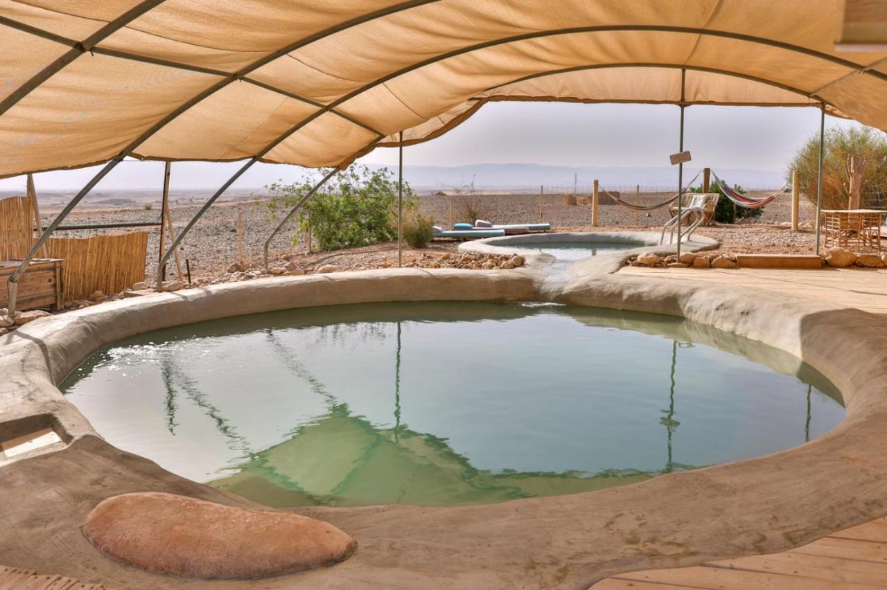 Desert Days Mud Cabin'S Resort Tzukim Bagian luar foto