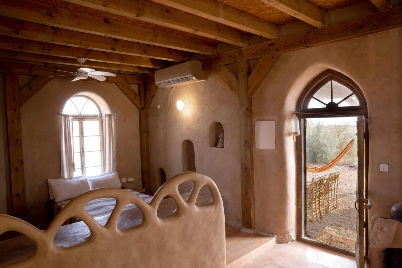 Desert Days Mud Cabin'S Resort Tzukim Bagian luar foto