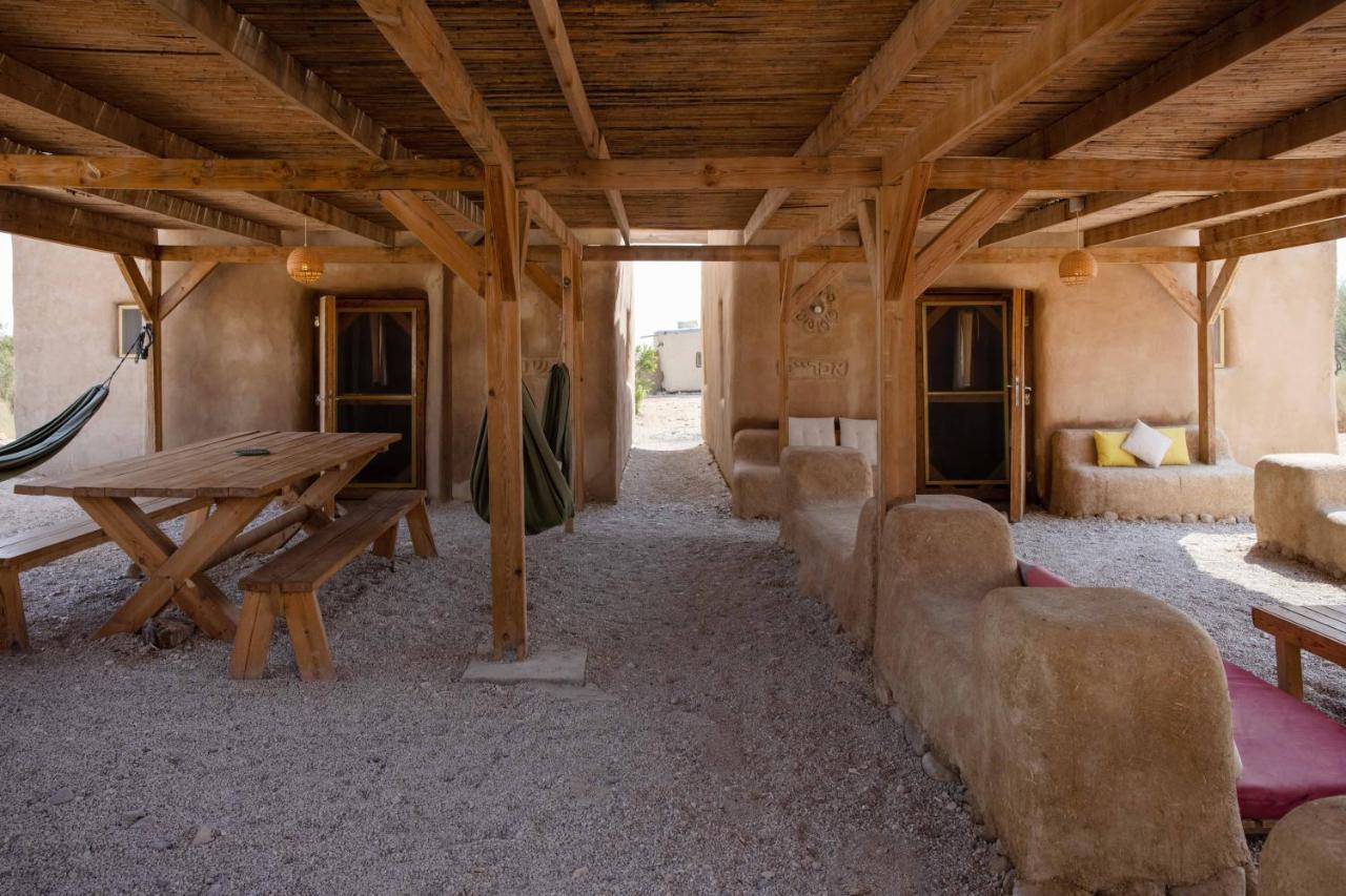 Desert Days Mud Cabin'S Resort Tzukim Bagian luar foto