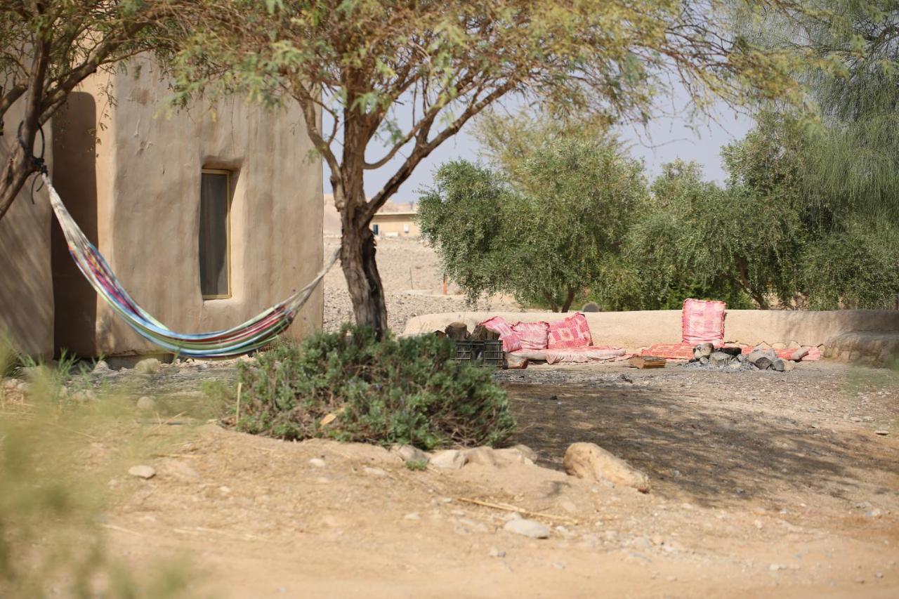 Desert Days Mud Cabin'S Resort Tzukim Bagian luar foto