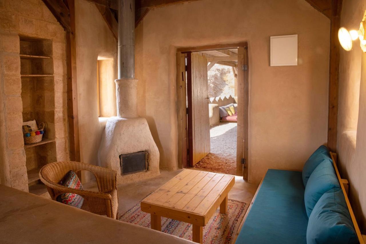 Desert Days Mud Cabin'S Resort Tzukim Bagian luar foto