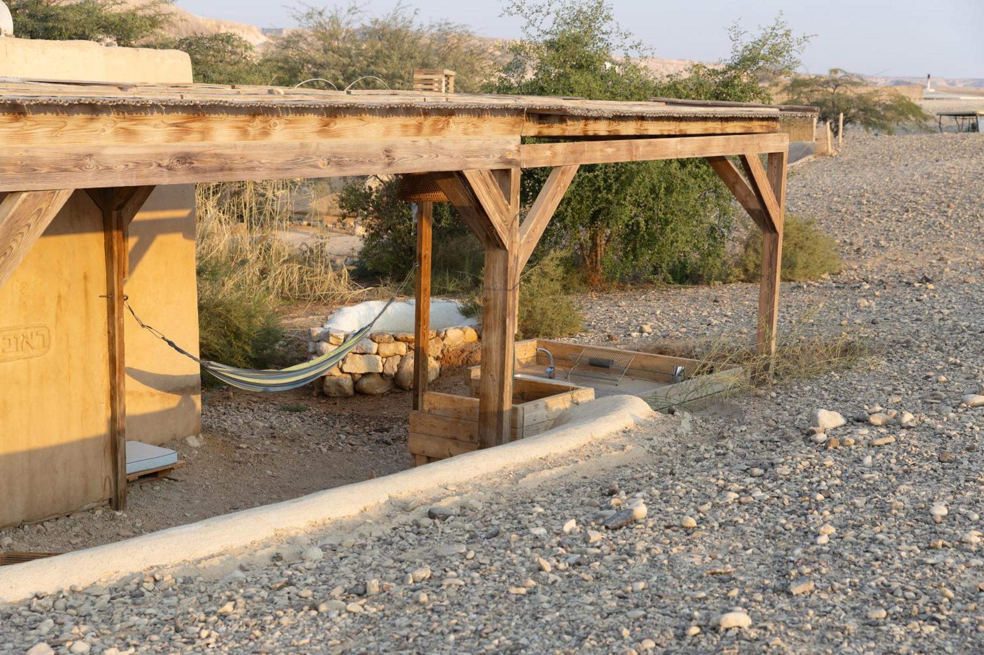 Desert Days Mud Cabin'S Resort Tzukim Bagian luar foto