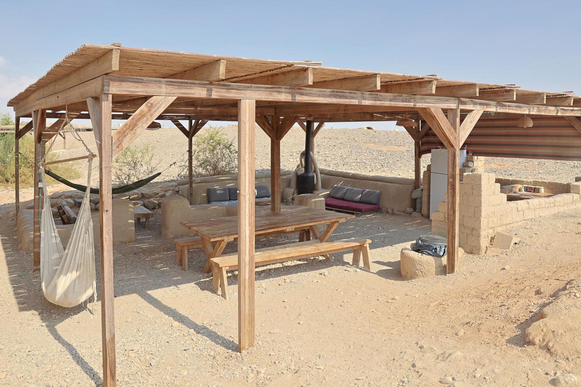 Desert Days Mud Cabin'S Resort Tzukim Bagian luar foto