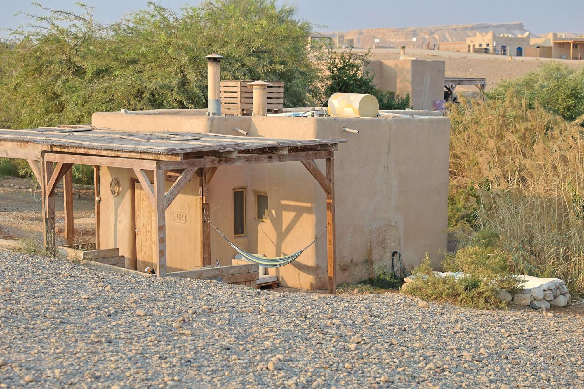 Desert Days Mud Cabin'S Resort Tzukim Bagian luar foto