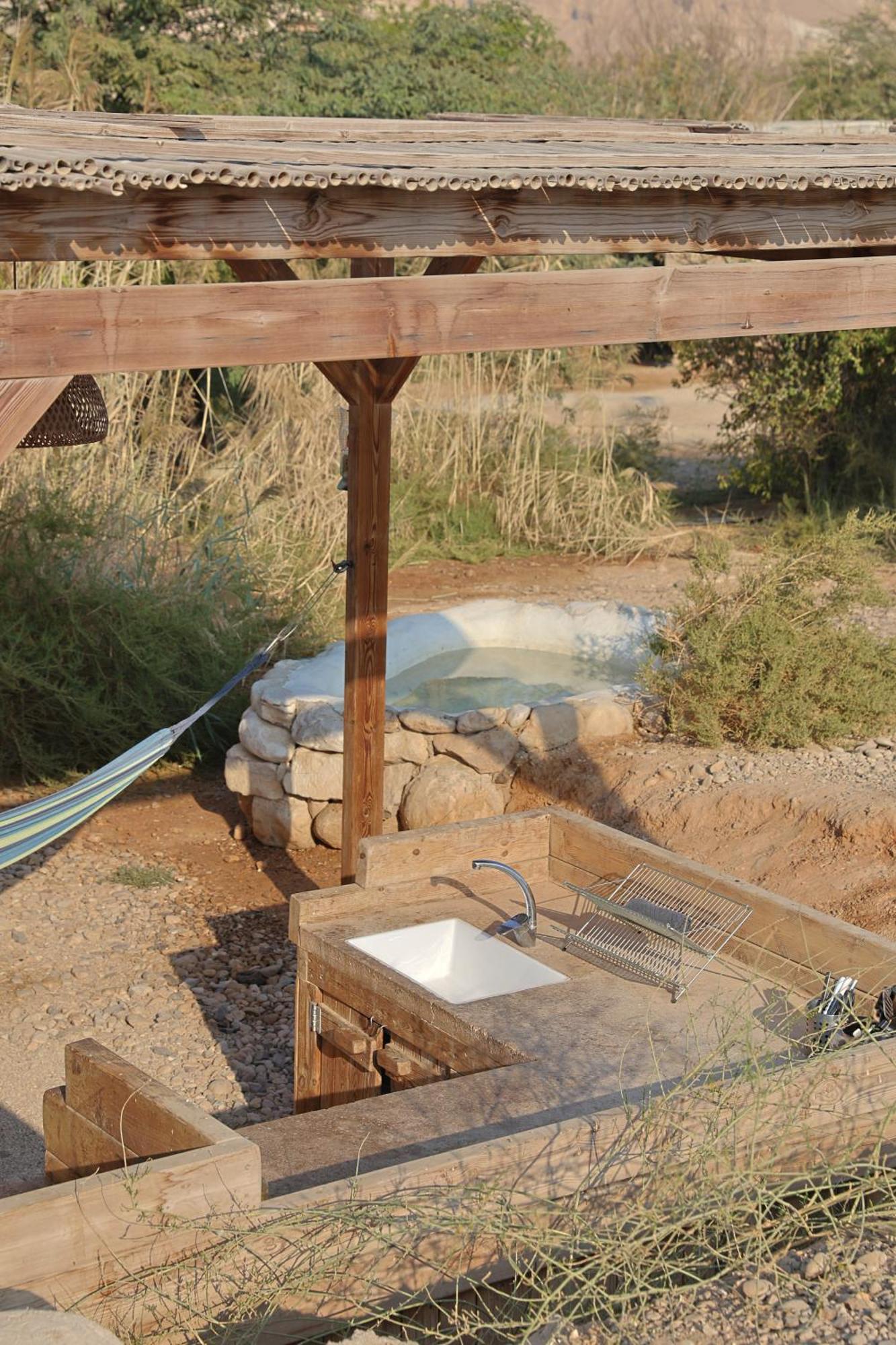 Desert Days Mud Cabin'S Resort Tzukim Bagian luar foto