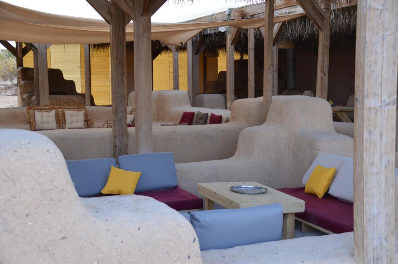 Desert Days Mud Cabin'S Resort Tzukim Bagian luar foto