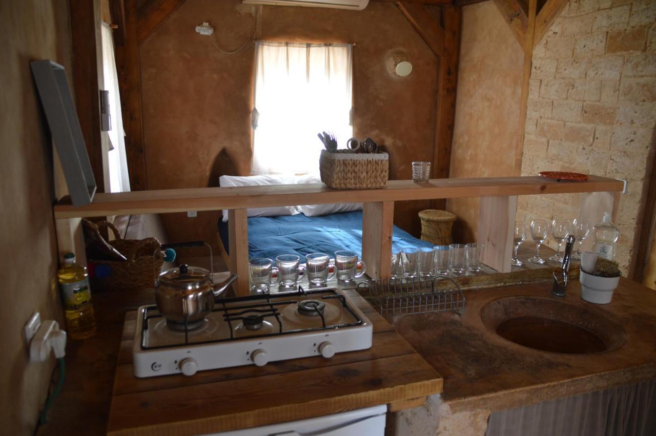 Desert Days Mud Cabin'S Resort Tzukim Bagian luar foto