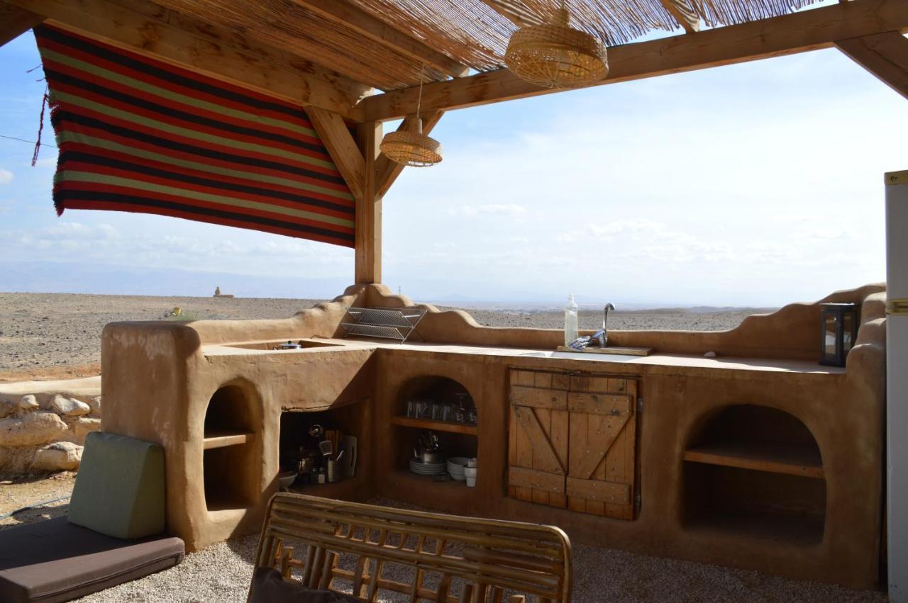 Desert Days Mud Cabin'S Resort Tzukim Bagian luar foto