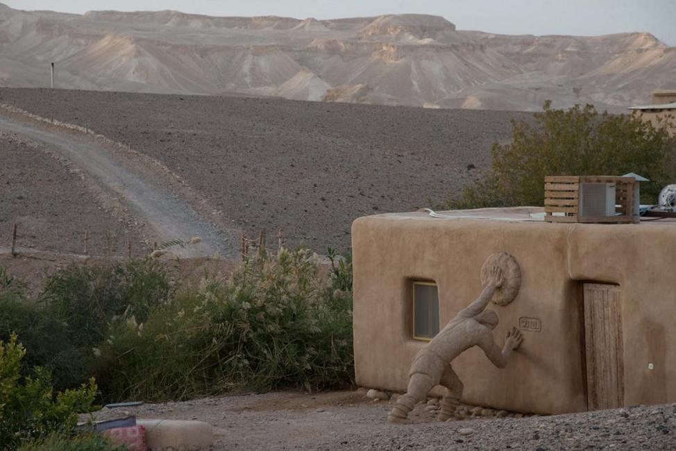Desert Days Mud Cabin'S Resort Tzukim Bagian luar foto